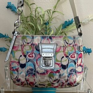 Coach Poppy Signature Adjustable Strap w/ Silver Trim Excellent Condition